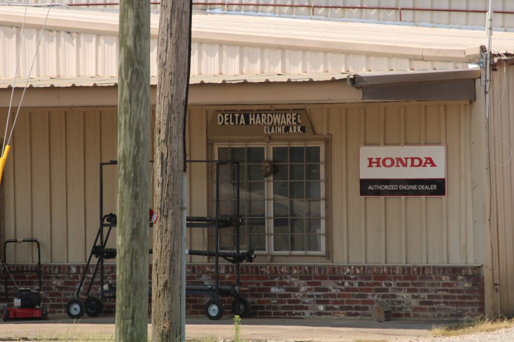 Delta Hardware Elaine