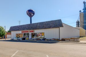 Praskas Hardware Hank Oakes