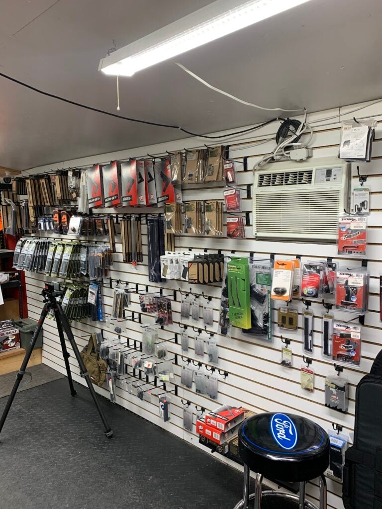 Quad City Guns & Ammo Colona