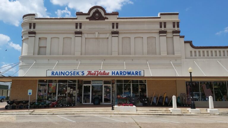 Rainoseks True Value Hallettsville