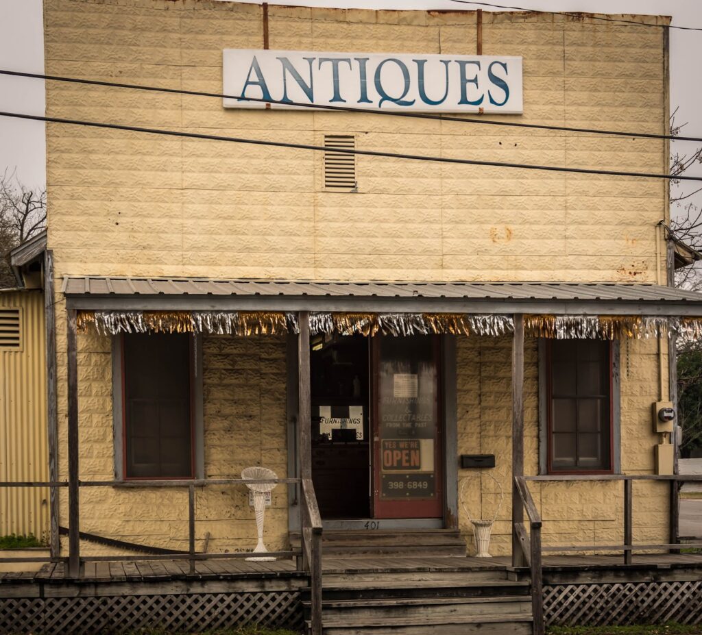 Royals Antiques Lockhart
